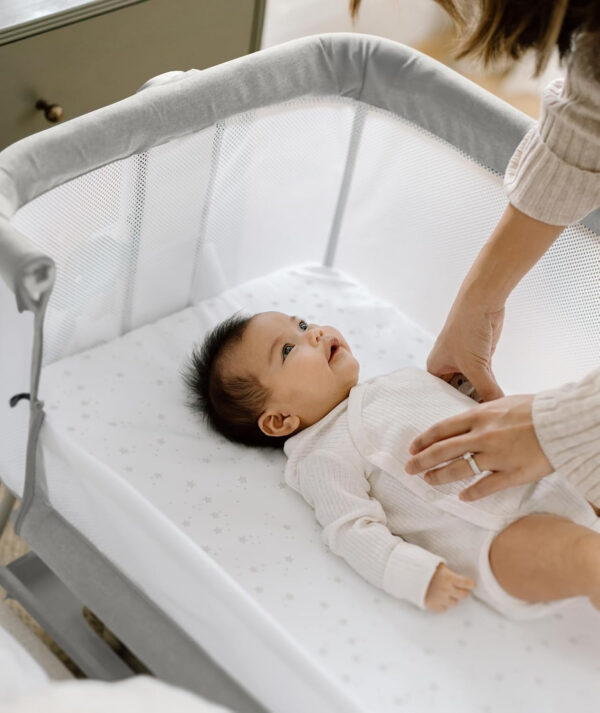 Fodoss Baby Bassinet Bedside Sleeper with Wheels and Storage Tray,4-Sided Mesh Bedside Bassinet for Infant/Newborn,7 Height Adjustable Easy Folding Bedside Crib