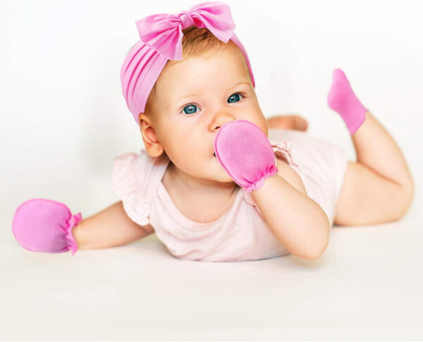 688ae9e18c470be82e9397251d05f5f1cedae67248f585864738c.jpg Geyoga 18 Pieces Baby Headband Newborn Socks and Mittens Sets Elastic Baby Essentials Boys Girls 0-6 Months