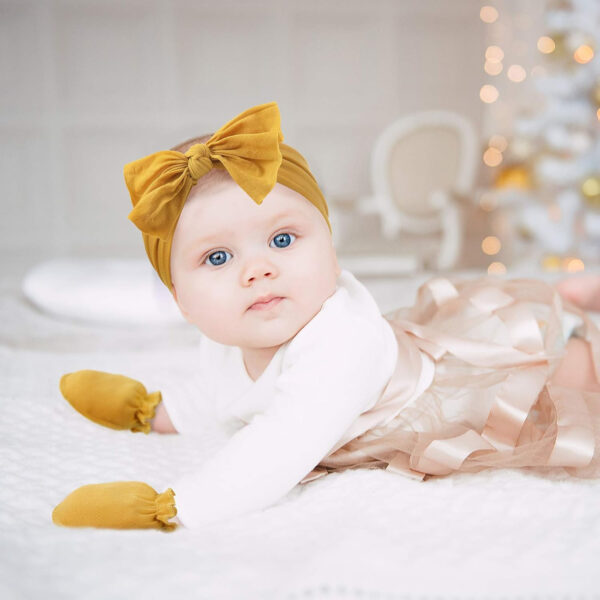 688ae9e478888cb084d0da8b6676d9f0e7c91a7e6a136678e46ca.jpg Geyoga 18 Pieces Baby Headband Newborn Socks and Mittens Sets Elastic Baby Essentials Boys Girls 0-6 Months