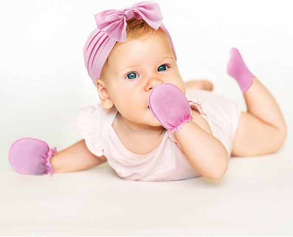 688ae9f8e32269a9a799038d1fcbf5460514c641b77269d03053c.jpg Geyoga 18 Pieces Baby Headband Newborn Socks and Mittens Sets Elastic Baby Essentials Boys Girls 0-6 Months