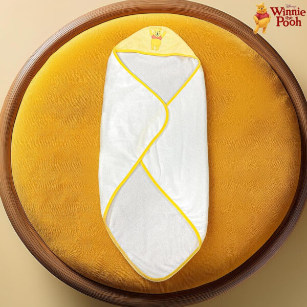 688af3fde09dd918e5212e5c541aab5c25d23aba2d82209a9e9c6.jpg Cudlie Accessories Disney Baby Winnie The Pooh Hooded Towel with 5 Piece Washcloth Set, Honey Collector Print, GS71798, Yellow