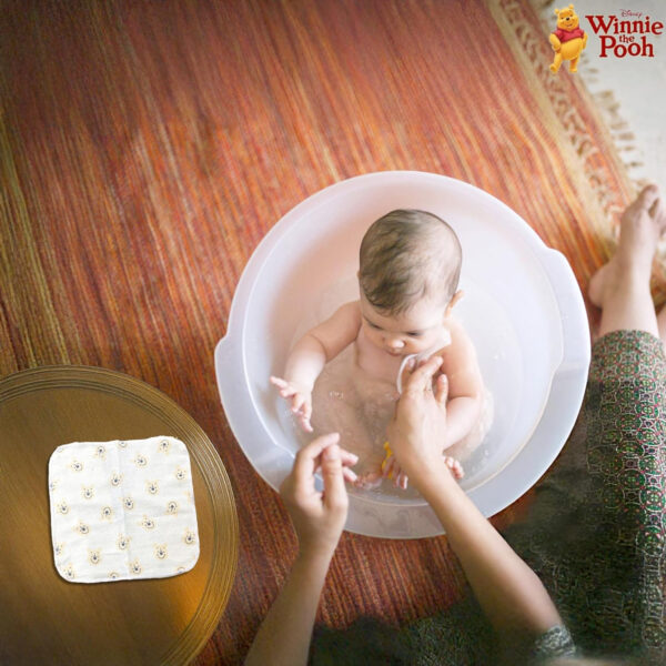 688af40184e2434bf8465e5169e77ea5d9103c315886c1392ed53.jpg Cudlie Accessories Disney Baby Winnie The Pooh Hooded Towel with 5 Piece Washcloth Set, Honey Collector Print, GS71798, Yellow