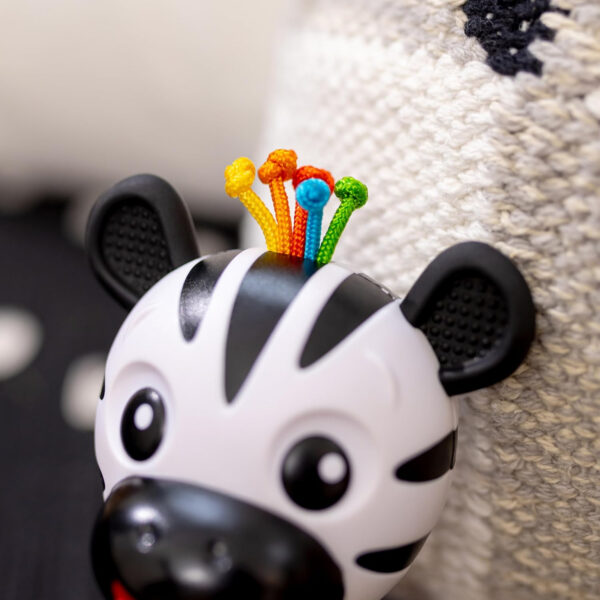 688b05b8f22e4b21ff32ea62f9f545b56455edb719b84f7c68903.jpg Baby Einstein Teether-pillar Rattle and Chill Teething Toy, Ages 3 months +