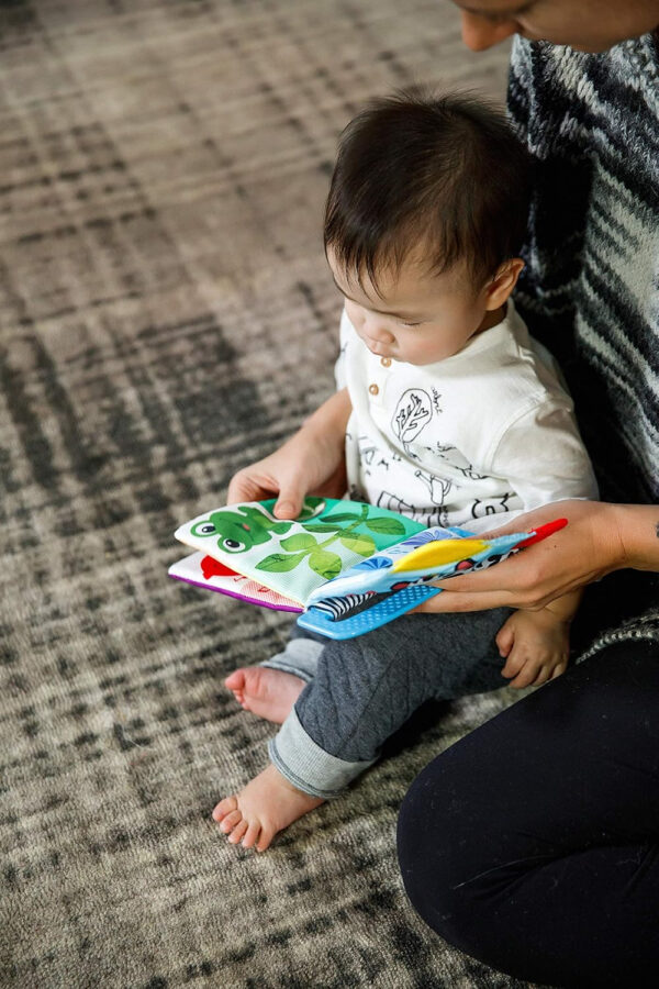 688b06473a6c4b82692bd1ec37e73e3c82b712f471b8d98d5d948.jpg Baby Einstein Teether-pillar Rattle and Chill Teething Toy, Ages 3 months +