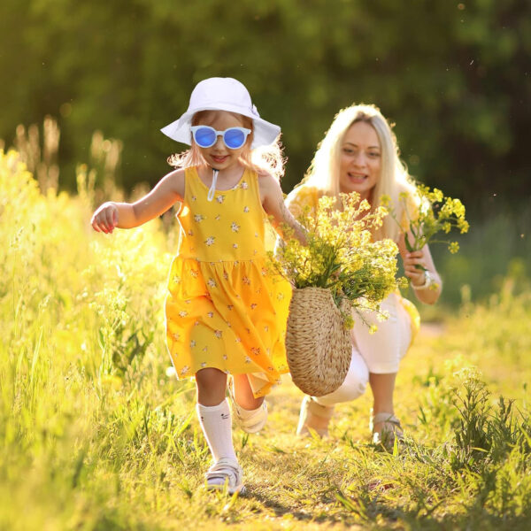 688c3af5a06c771510230f27c72c55ea38515d74f977b82038214.jpg 4 Pcs Baby Girl Sun Hat and Polarized Protected Sunglasses Outdoor Adjustable Beach Hat with Wide Brim for Girls Toddler Boys (Pink, White)