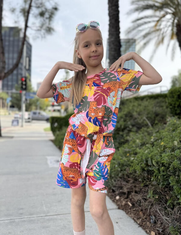 Arshiner Girls Short Sets 2 Pieces Outfits Short Sleeve Tie Knot T-Shirts and Casual Shorts With Pockets Cute Clothes Sets