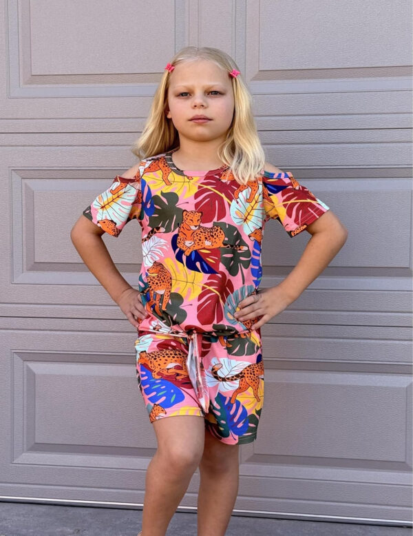 Arshiner Girls Short Sets 2 Pieces Outfits Short Sleeve Tie Knot T-Shirts and Casual Shorts With Pockets Cute Clothes Sets